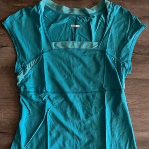 EUC Lululemon Short Sleeve T-Shirt Size:  8 Aquamarine Blue UNIQUE Square Neck